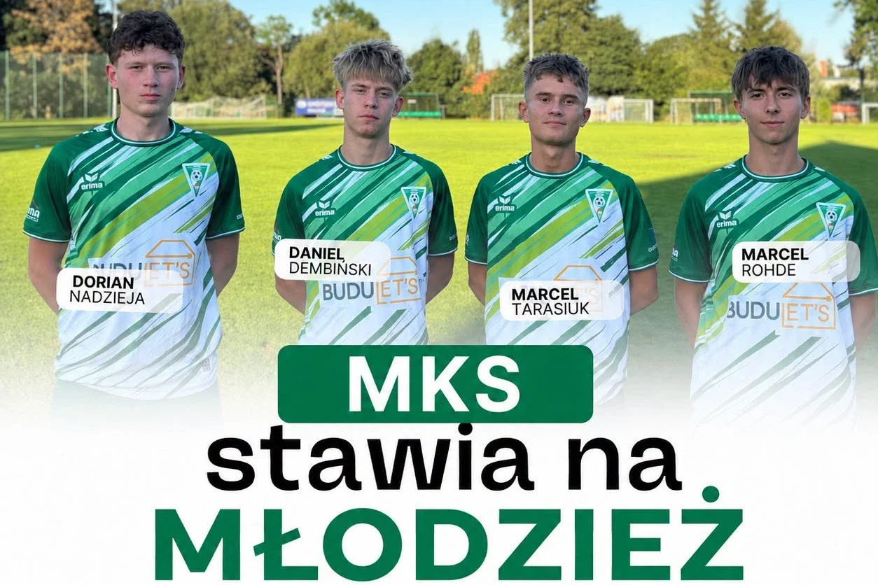 Zdjęcie juniorów MKS w drużynie seniorskiej